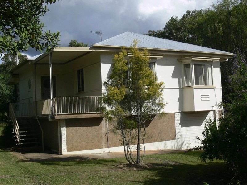 24 South Street, Esk QLD 4312