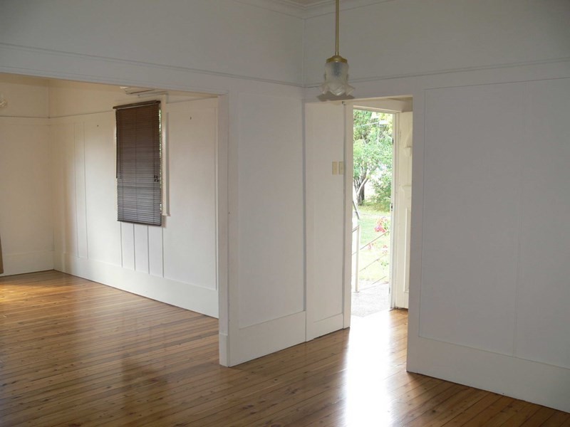 24 South Street, Esk QLD 4312