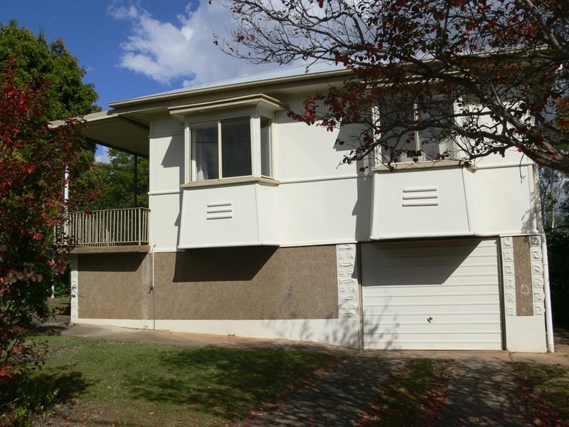 24 South Street, Esk QLD 4312