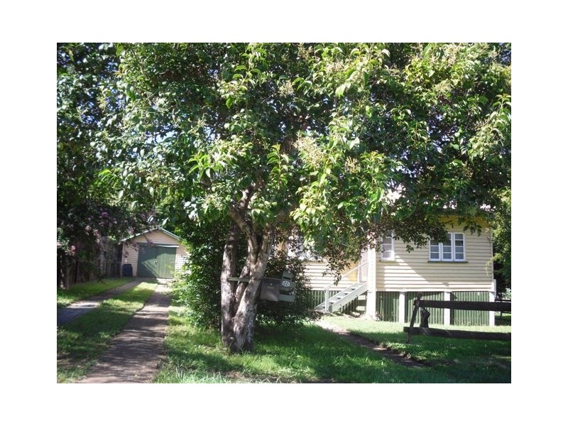 22 South Street, Esk QLD 4312