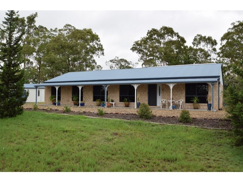 285 Edinburgh Drive, Mount Hallen QLD 4312