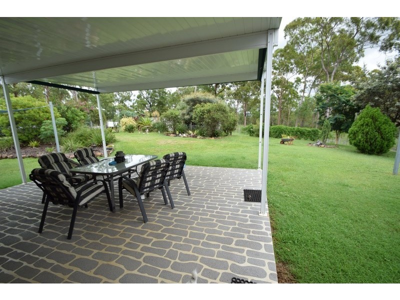 285 Edinburgh Drive, Mount Hallen QLD 4312