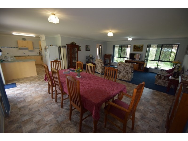 285 Edinburgh Drive, Mount Hallen QLD 4312
