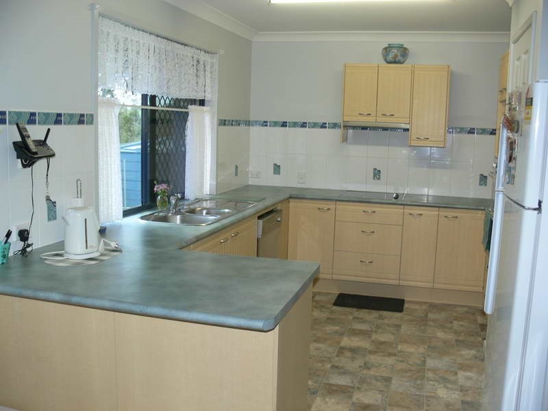 285 Edinburgh Drive, Mount Hallen QLD 4312