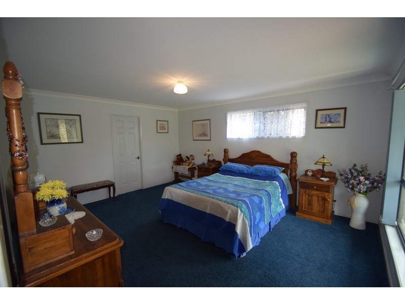 285 Edinburgh Drive, Mount Hallen QLD 4312