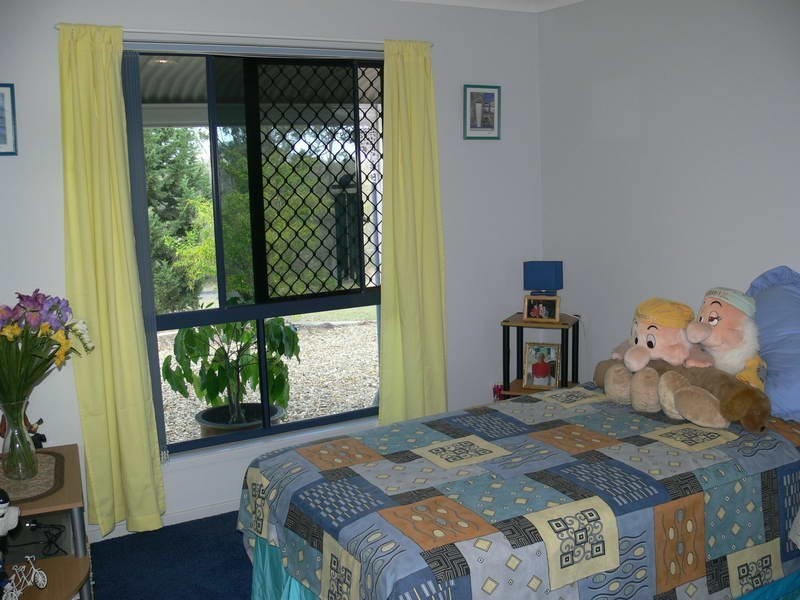 285 Edinburgh Drive, Mount Hallen QLD 4312