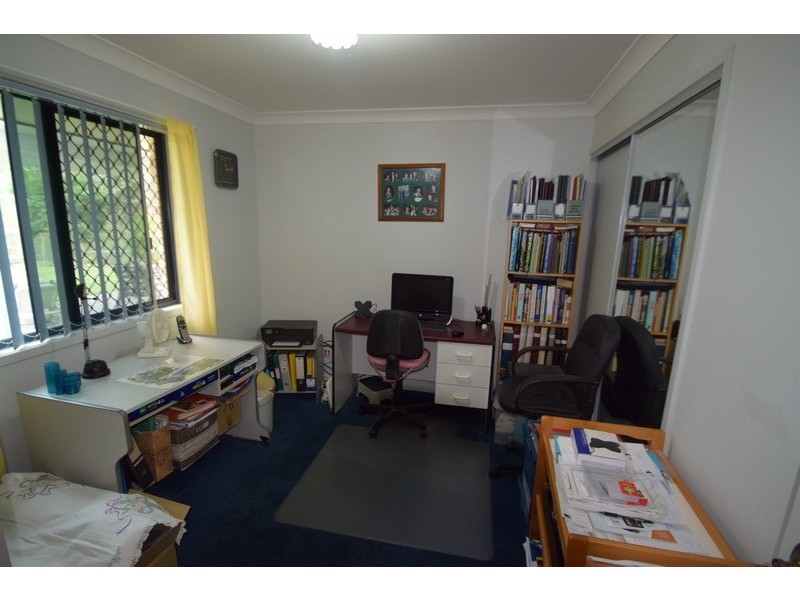 285 Edinburgh Drive, Mount Hallen QLD 4312