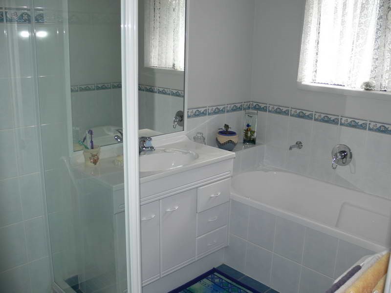 285 Edinburgh Drive, Mount Hallen QLD 4312