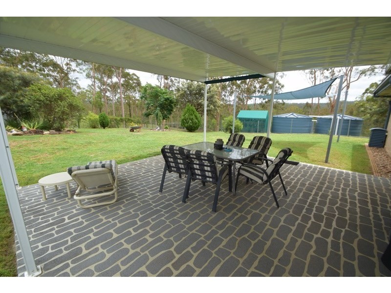285 Edinburgh Drive, Mount Hallen QLD 4312