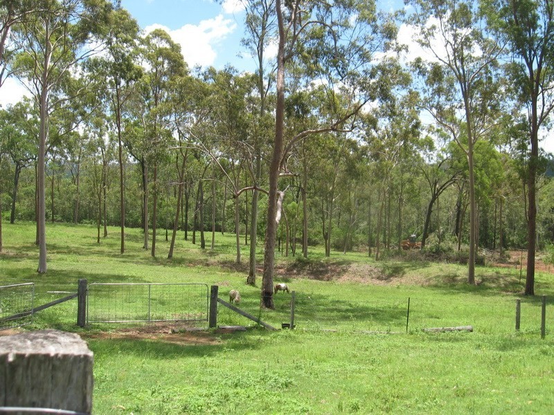 285 Edinburgh Drive, Mount Hallen QLD 4312