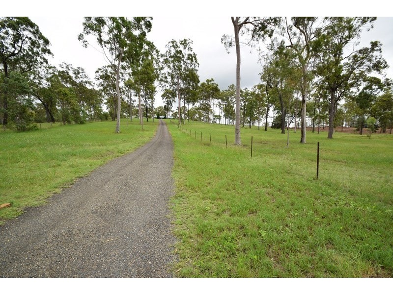 285 Edinburgh Drive, Mount Hallen QLD 4312
