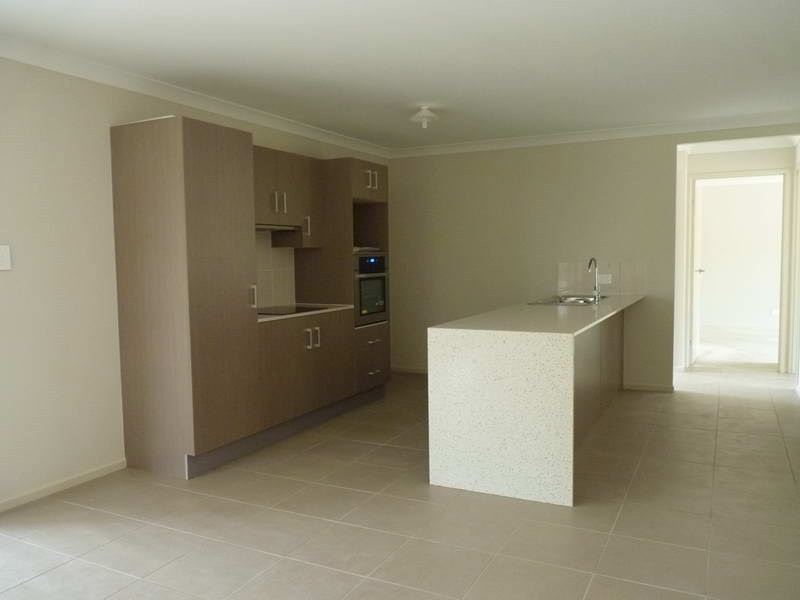 77 Cambridge Drive, Mount Hallen QLD 4312