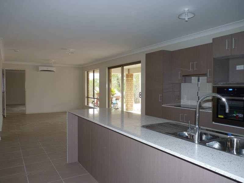 77 Cambridge Drive, Mount Hallen QLD 4312