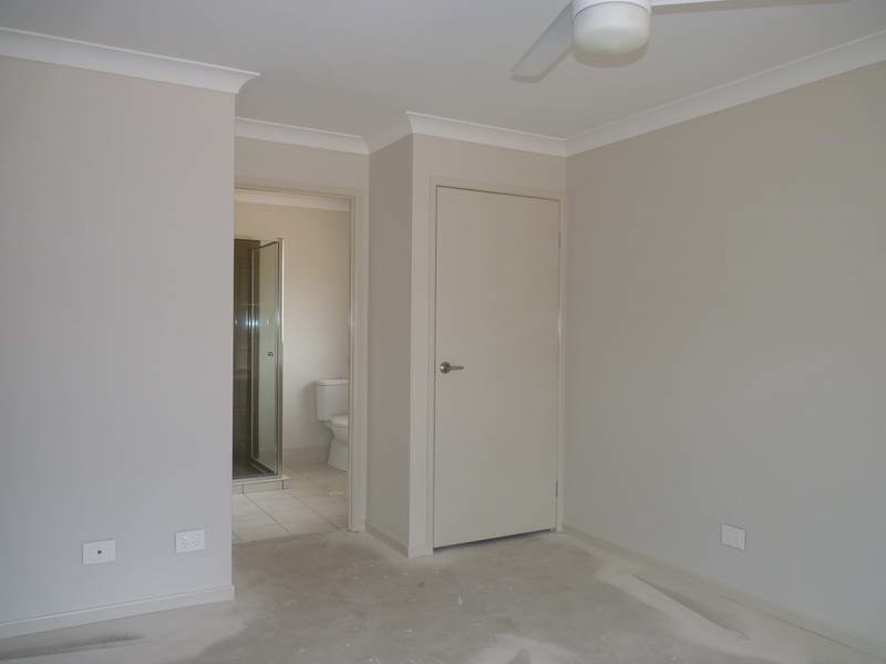 77 Cambridge Drive, Mount Hallen QLD 4312