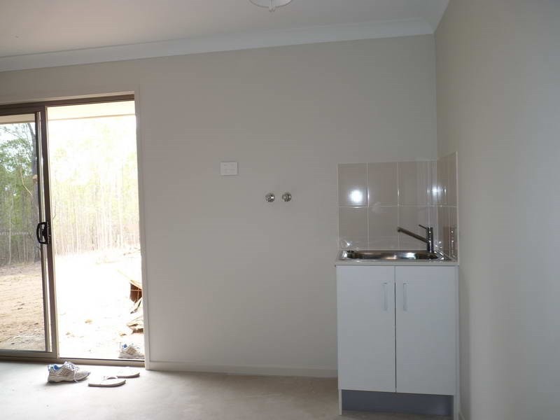 77 Cambridge Drive, Mount Hallen QLD 4312