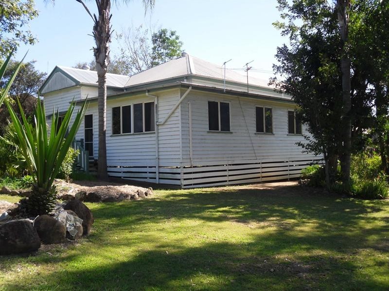 9 Elizabeth Street, Esk QLD 4312