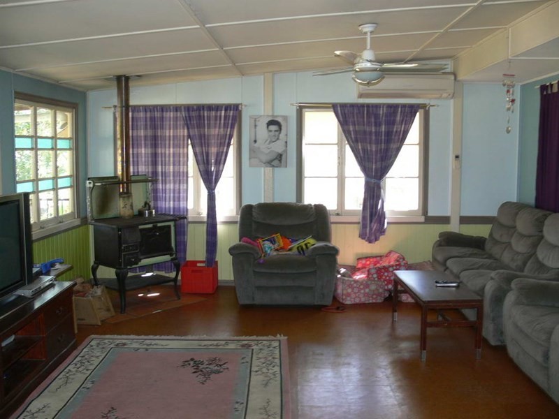 33 Cedar Avenue, Esk QLD 4312