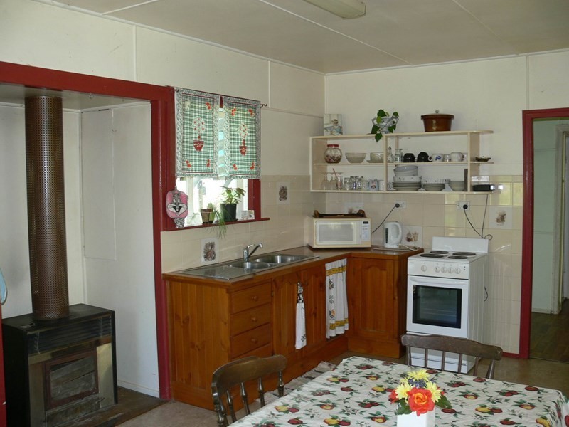 14 Adelaide Street, Esk QLD 4312