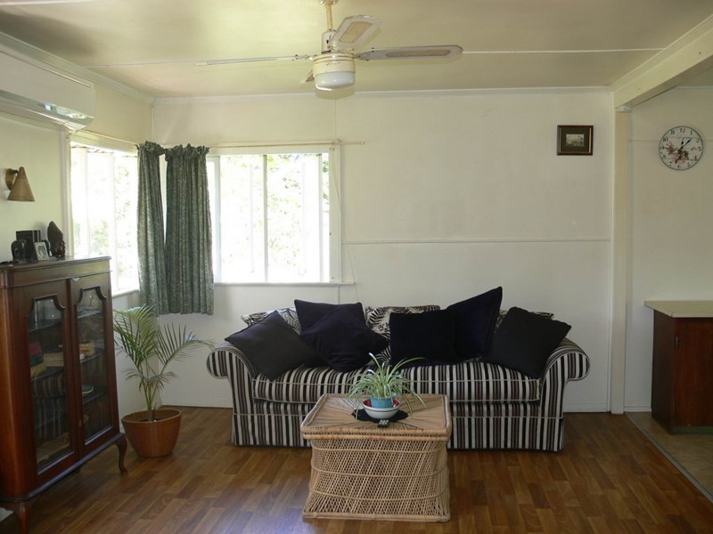 14 Adelaide Street, Esk QLD 4312