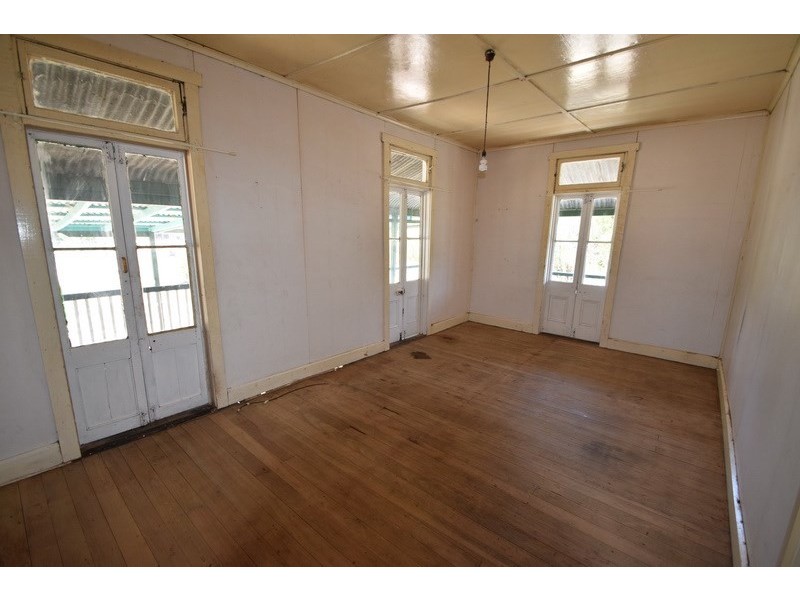 13 Short Street, Esk QLD 4312