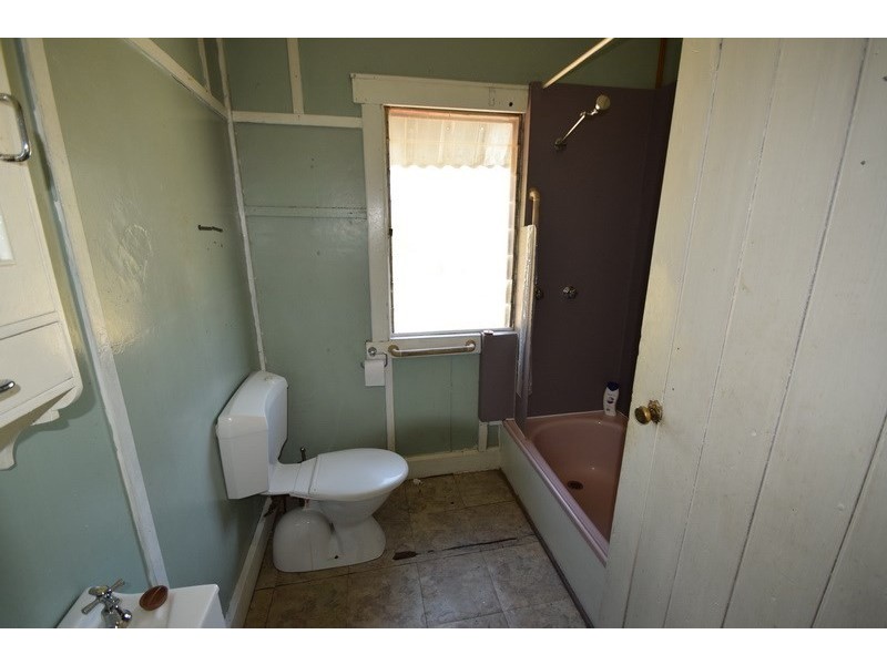 13 Short Street, Esk QLD 4312