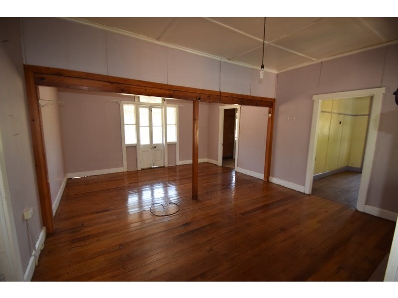 13 Short Street, Esk QLD 4312