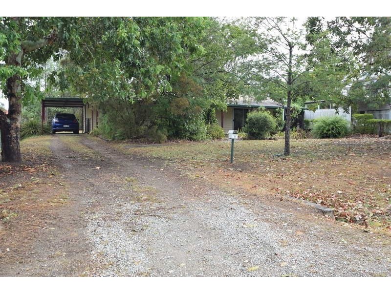 8 Elizabeth Street, Esk QLD 4312