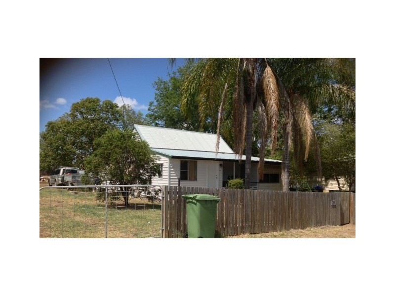 36 South Street, Esk QLD 4312