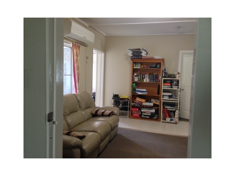 36 South Street, Esk QLD 4312