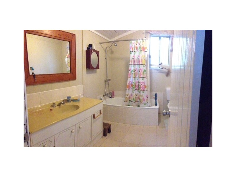 36 South Street, Esk QLD 4312