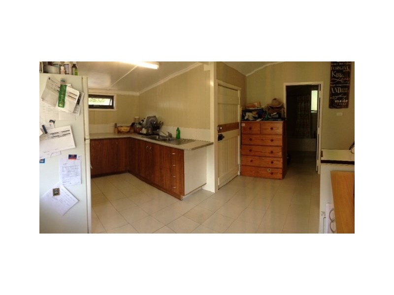 36 South Street, Esk QLD 4312