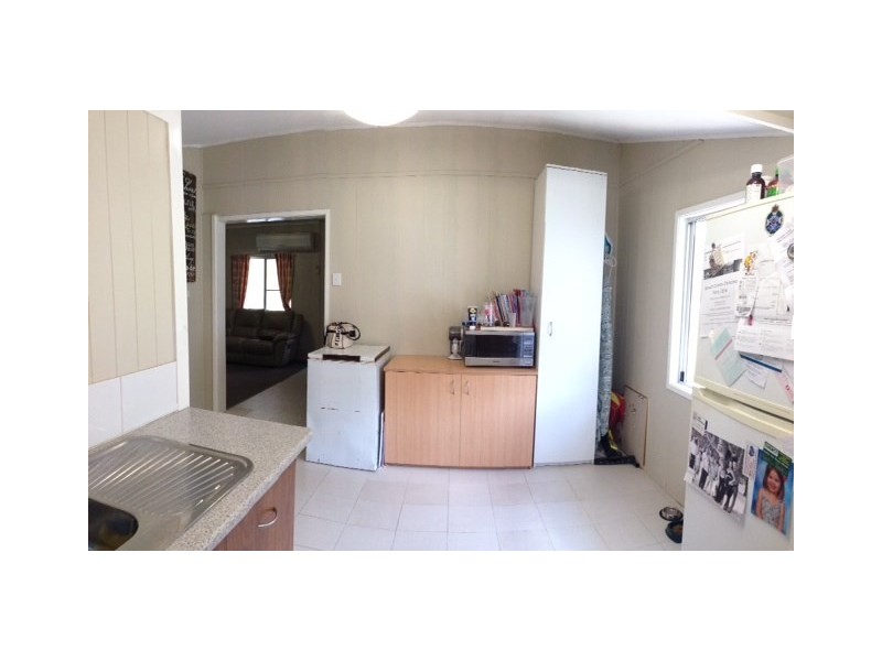 36 South Street, Esk QLD 4312