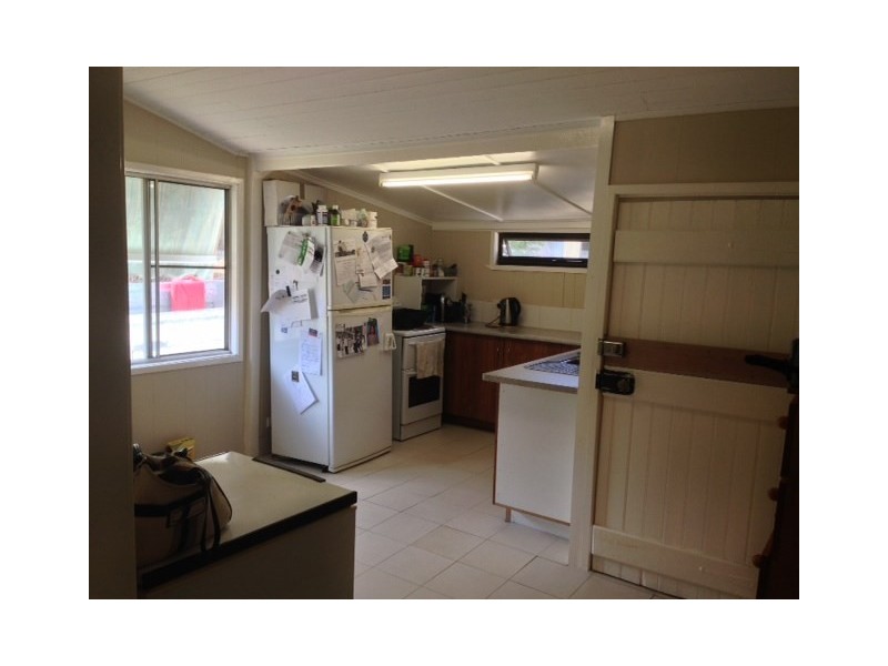 36 South Street, Esk QLD 4312