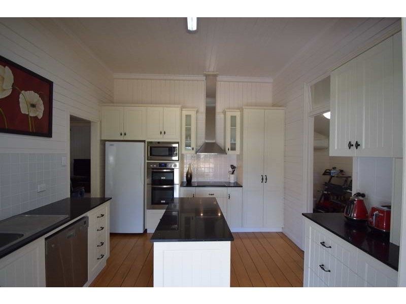 11 Pryde Street, Esk QLD 4312