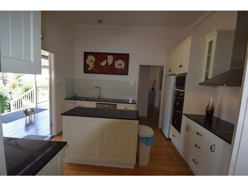 11 Pryde Street, Esk QLD 4312