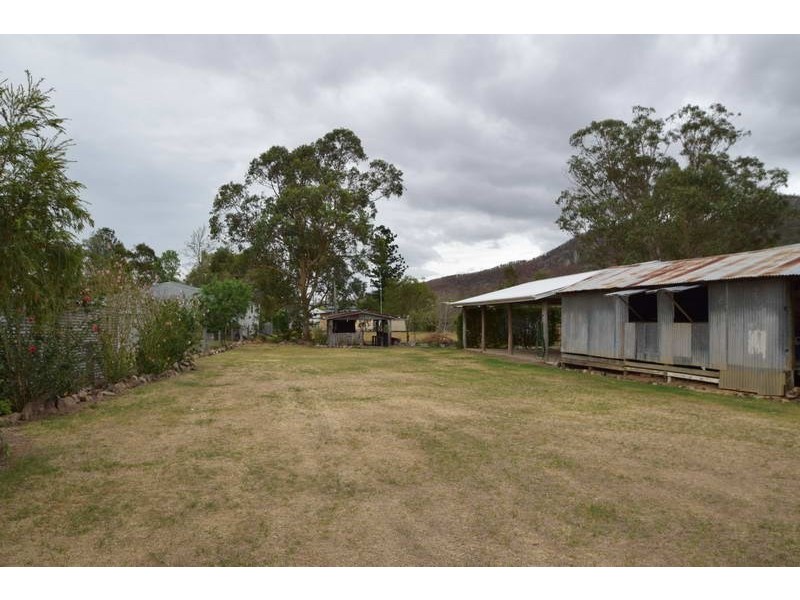 11 Pryde Street, Esk QLD 4312