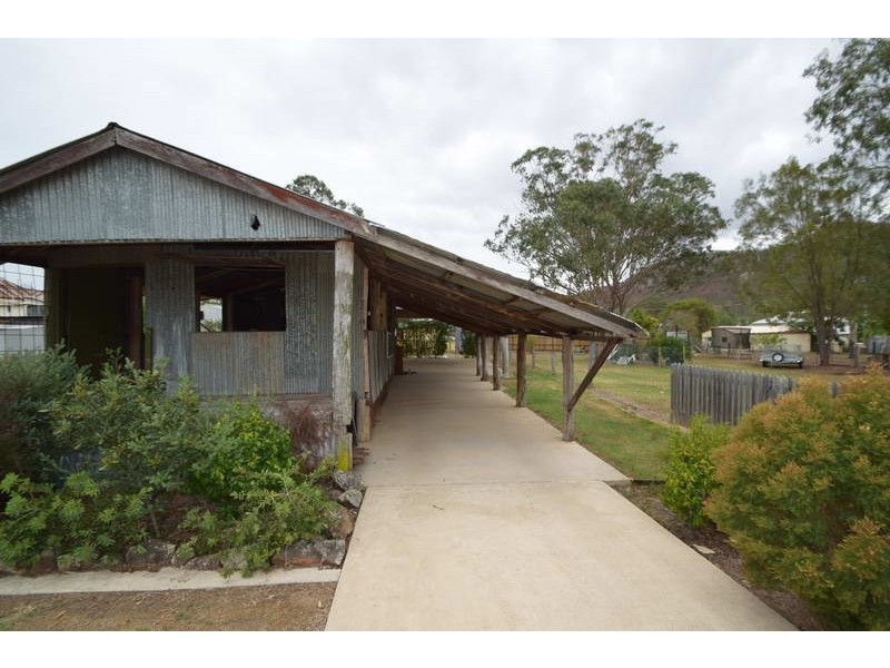 11 Pryde Street, Esk QLD 4312