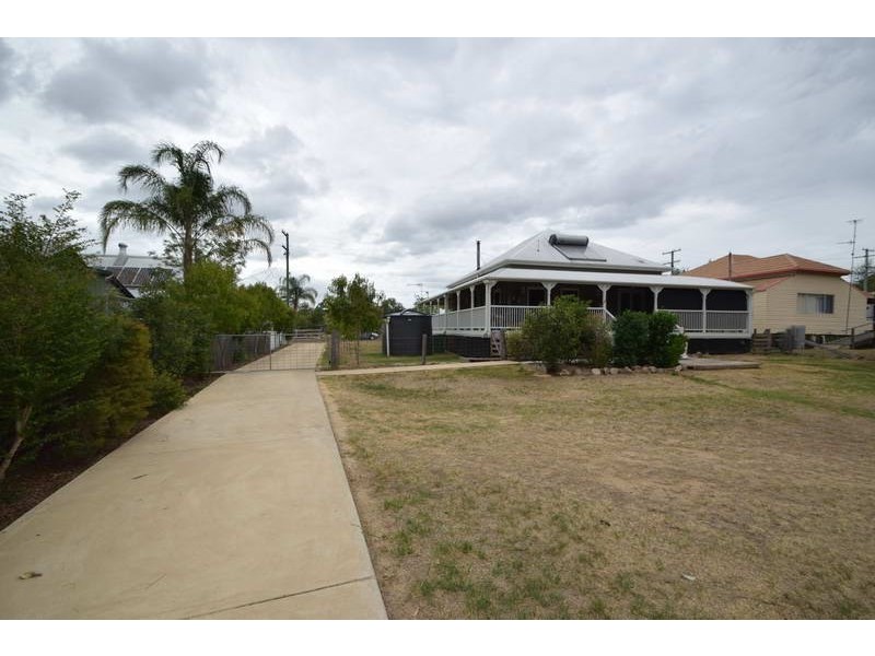 11 Pryde Street, Esk QLD 4312