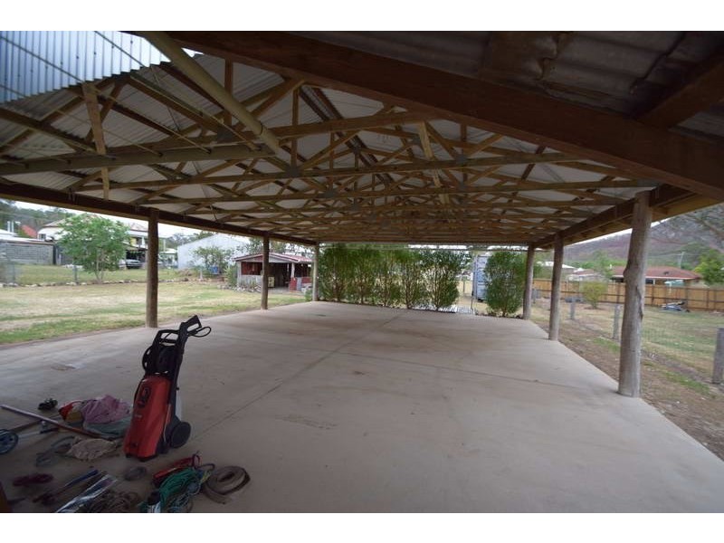 11 Pryde Street, Esk QLD 4312