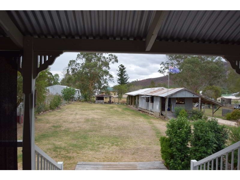 11 Pryde Street, Esk QLD 4312