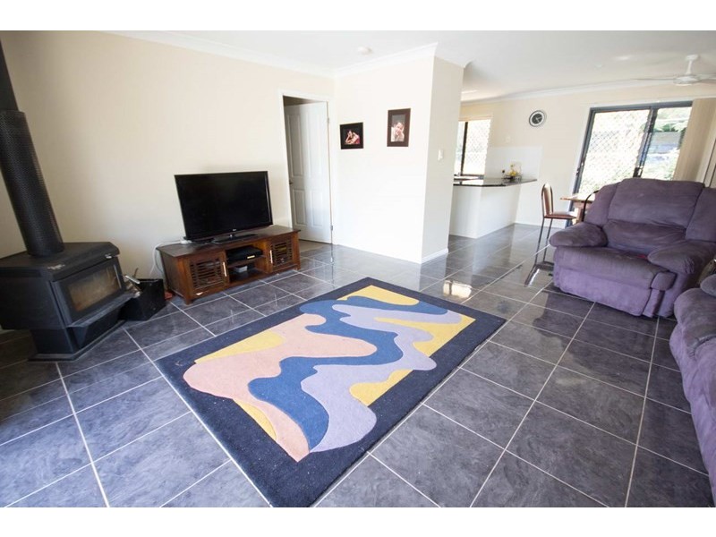 6 Elizabeth Street, Esk QLD 4312