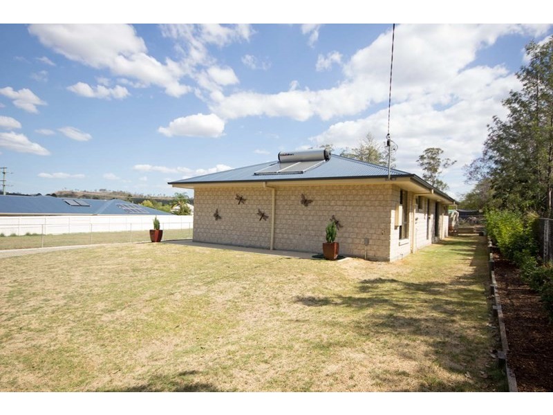 6 Elizabeth Street, Esk QLD 4312