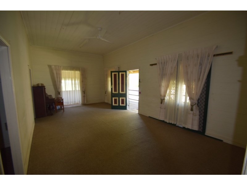 174 Ipswich Street, Esk QLD 4312