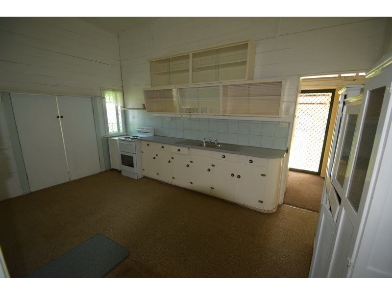 174 Ipswich Street, Esk QLD 4312