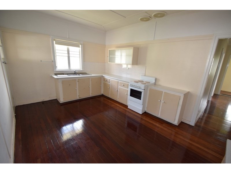 24 Short Street, Esk QLD 4312