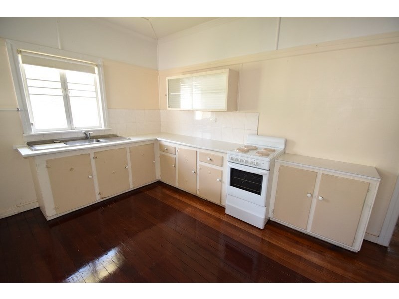 24 Short Street, Esk QLD 4312