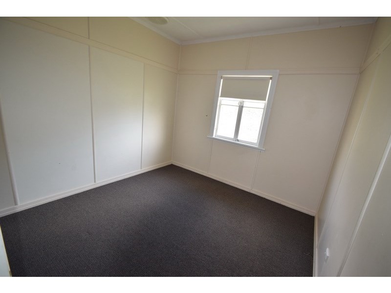 24 Short Street, Esk QLD 4312