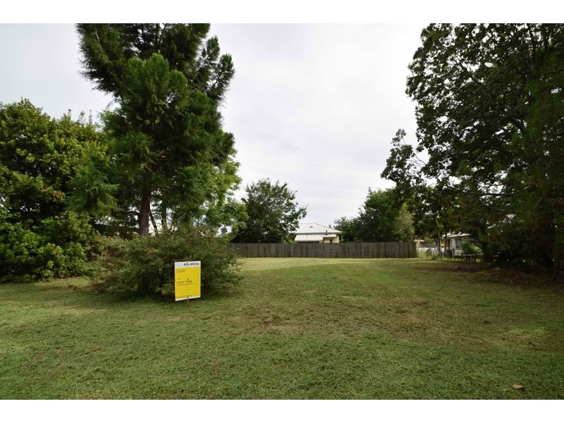 11 Francis Terrace, Esk QLD 4312
