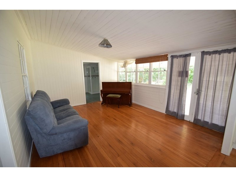 50 Middle Street, Esk QLD 4312