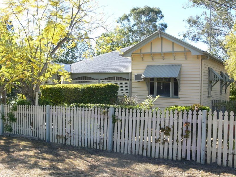 2 Mack Street, Esk QLD 4312